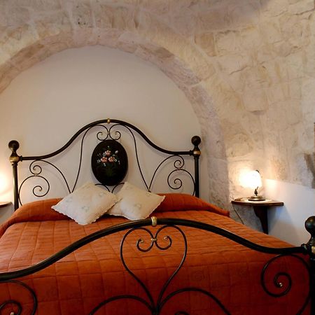 I Trulli Del Nonno Michele Guest House อัลเบโรเบลโล ห้อง รูปภาพ
