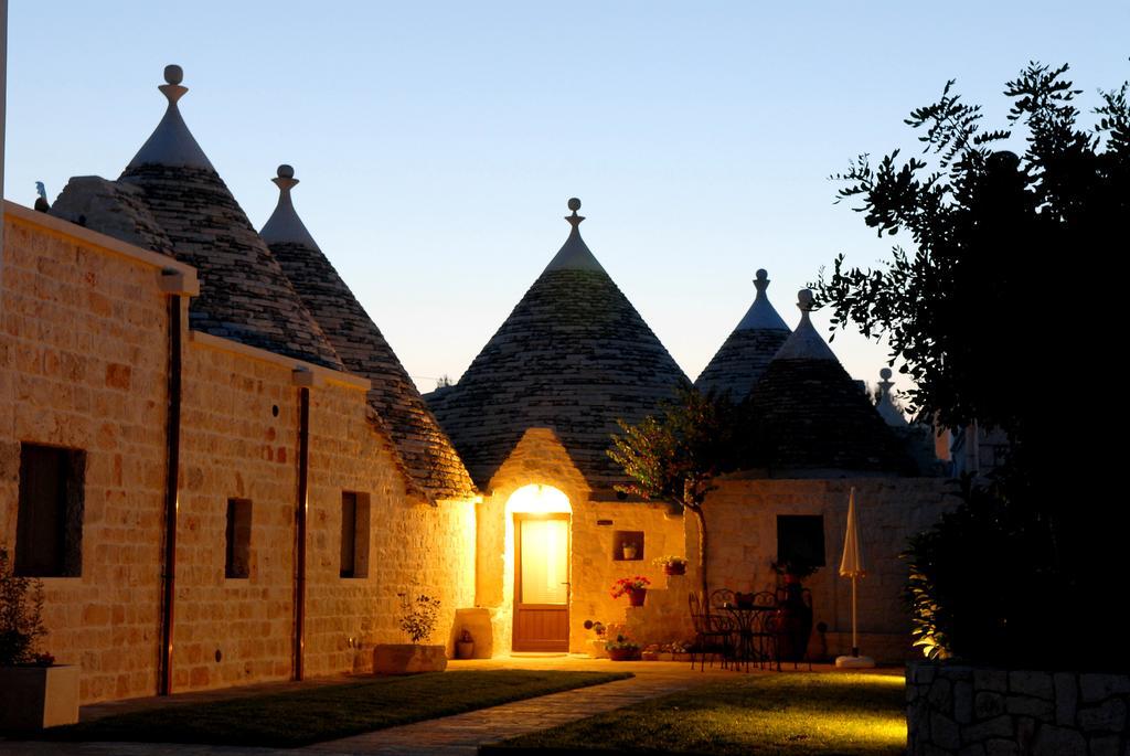 I Trulli Del Nonno Michele Guest House อัลเบโรเบลโล ภายนอก รูปภาพ