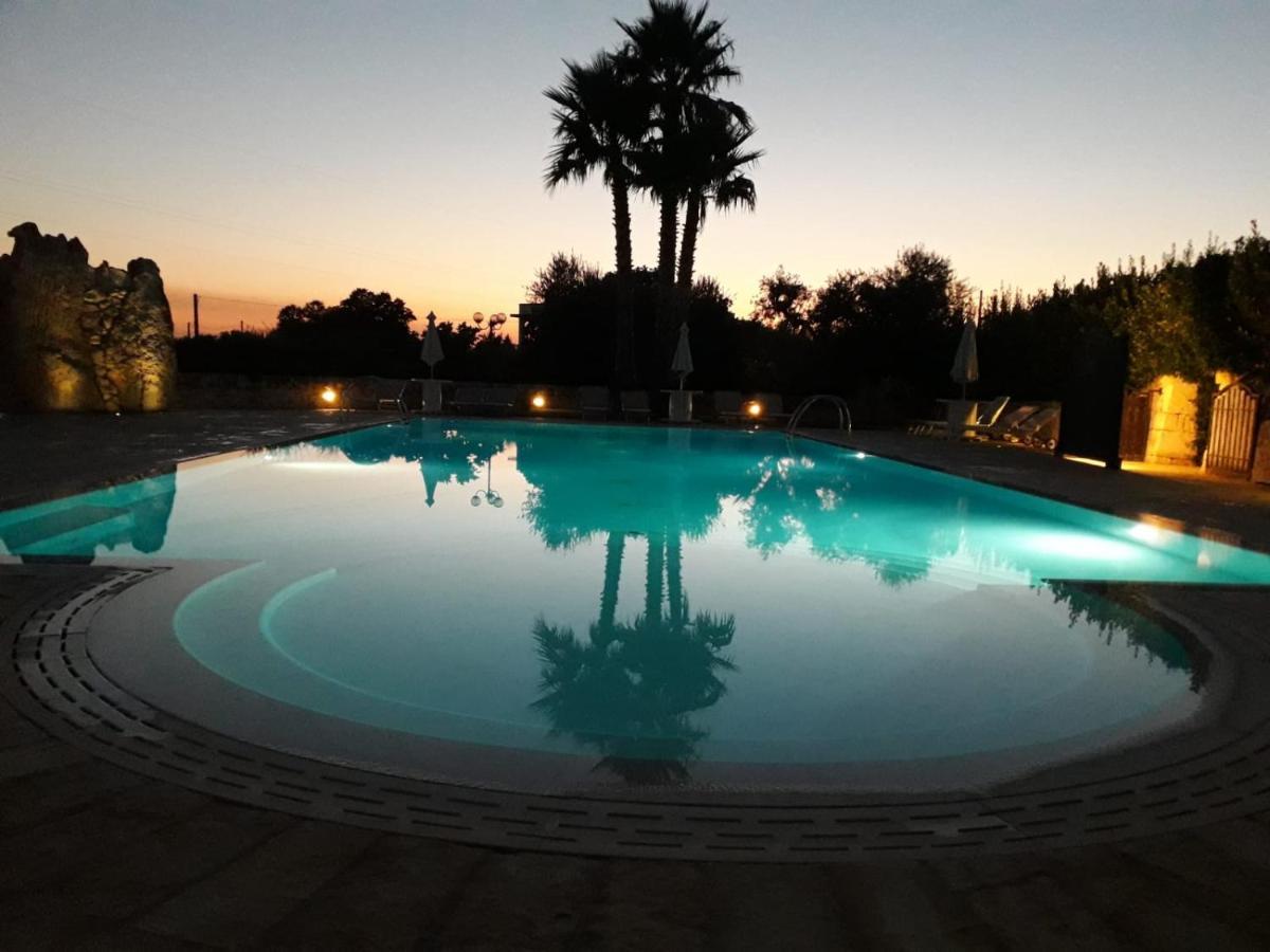I Trulli Del Nonno Michele Guest House อัลเบโรเบลโล ภายนอก รูปภาพ