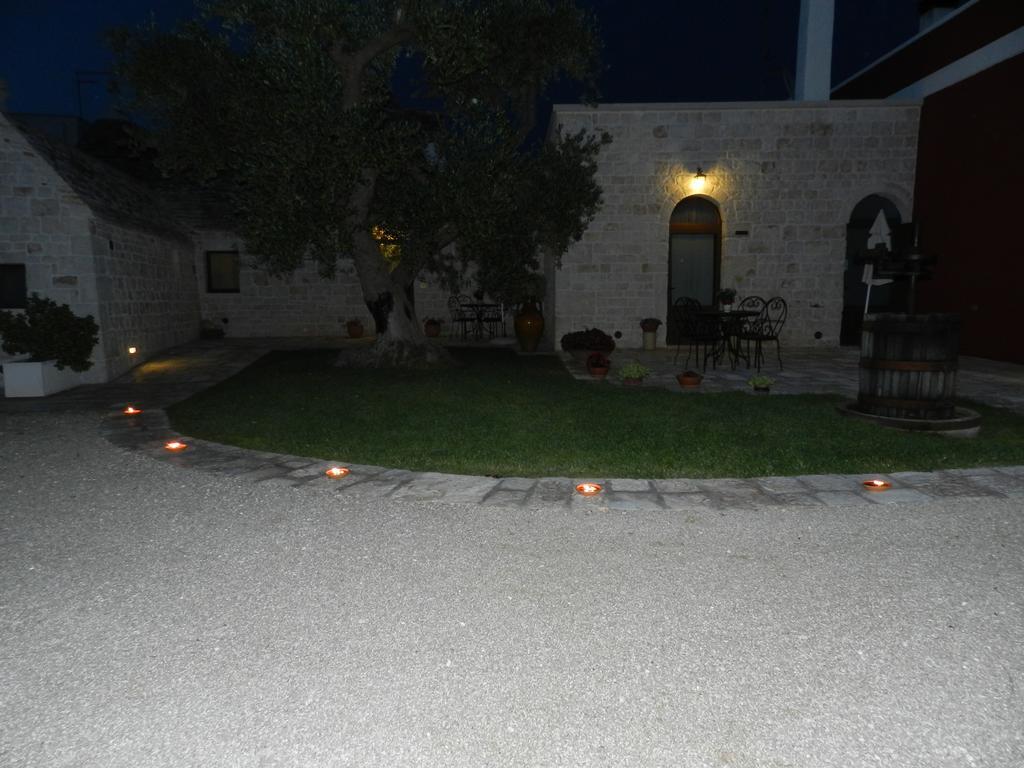 I Trulli Del Nonno Michele Guest House อัลเบโรเบลโล ภายนอก รูปภาพ