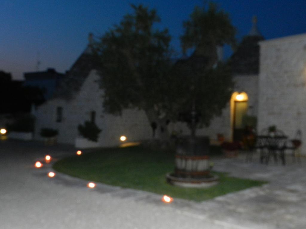 I Trulli Del Nonno Michele Guest House อัลเบโรเบลโล ภายนอก รูปภาพ