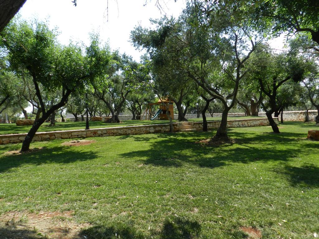 I Trulli Del Nonno Michele Guest House อัลเบโรเบลโล ภายนอก รูปภาพ