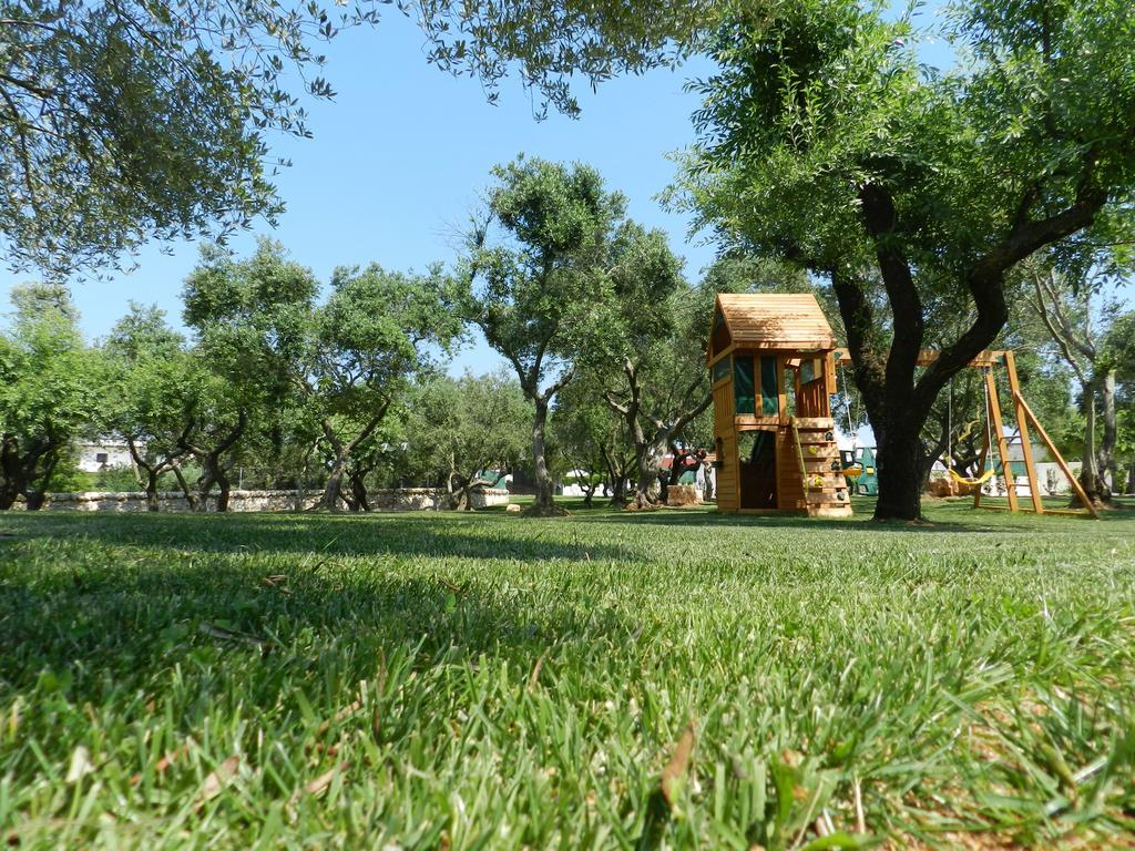 I Trulli Del Nonno Michele Guest House อัลเบโรเบลโล ภายนอก รูปภาพ