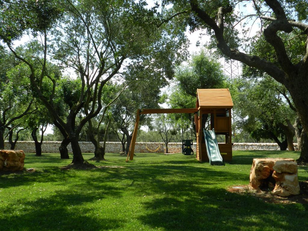 I Trulli Del Nonno Michele Guest House อัลเบโรเบลโล ภายนอก รูปภาพ