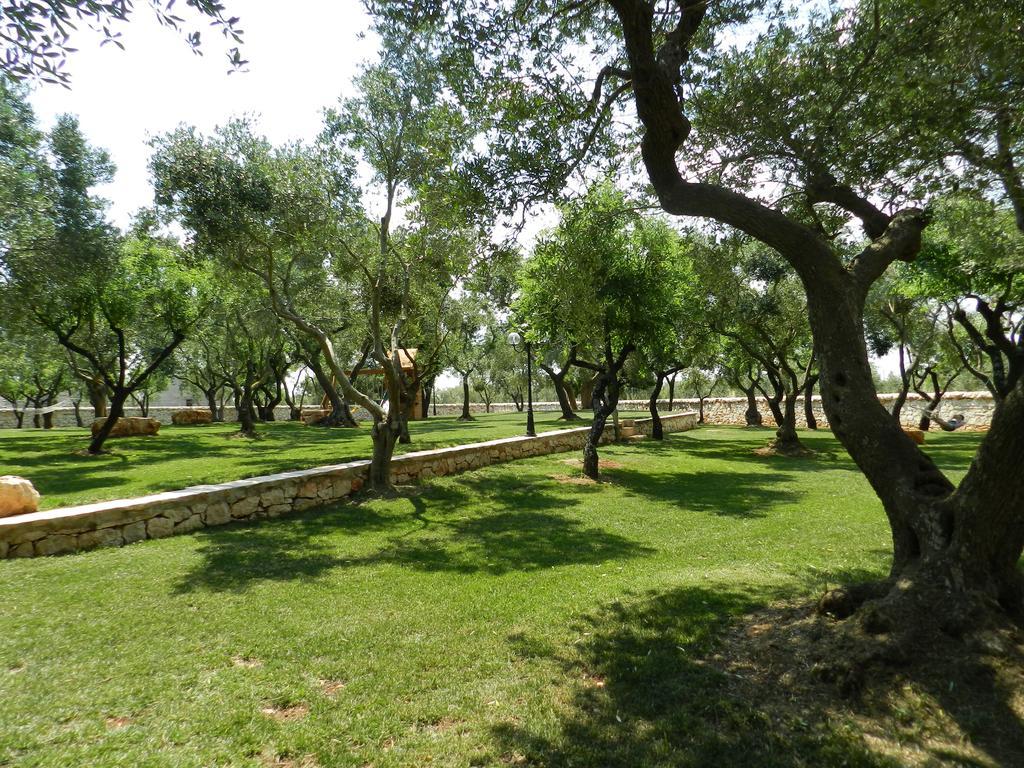 I Trulli Del Nonno Michele Guest House อัลเบโรเบลโล ภายนอก รูปภาพ