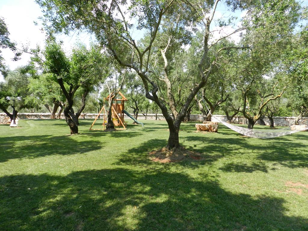 I Trulli Del Nonno Michele Guest House อัลเบโรเบลโล ภายนอก รูปภาพ