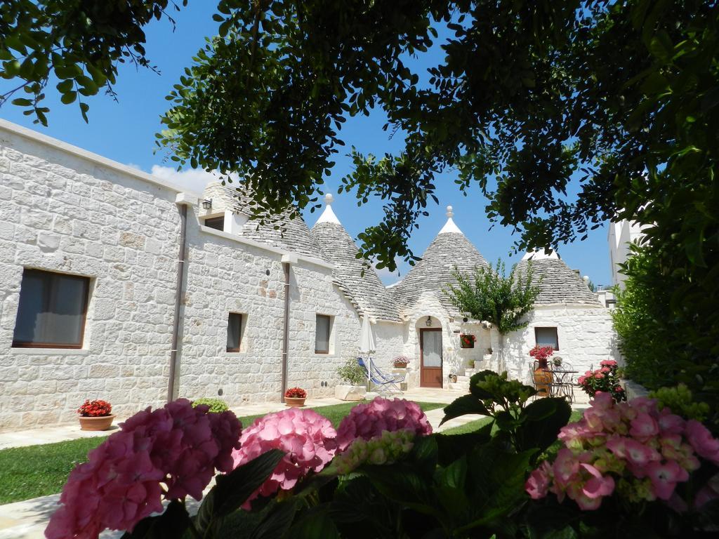 I Trulli Del Nonno Michele Guest House อัลเบโรเบลโล ภายนอก รูปภาพ