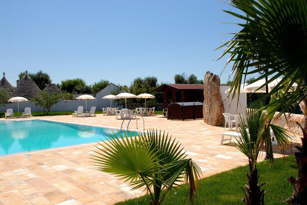 I Trulli Del Nonno Michele Guest House อัลเบโรเบลโล ภายนอก รูปภาพ
