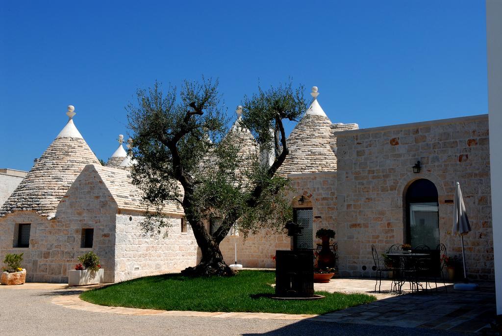 I Trulli Del Nonno Michele Guest House อัลเบโรเบลโล ภายนอก รูปภาพ