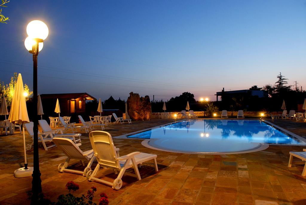 I Trulli Del Nonno Michele Guest House อัลเบโรเบลโล ภายนอก รูปภาพ
