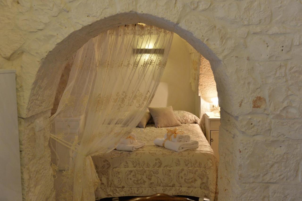 I Trulli Del Nonno Michele Guest House อัลเบโรเบลโล ภายนอก รูปภาพ