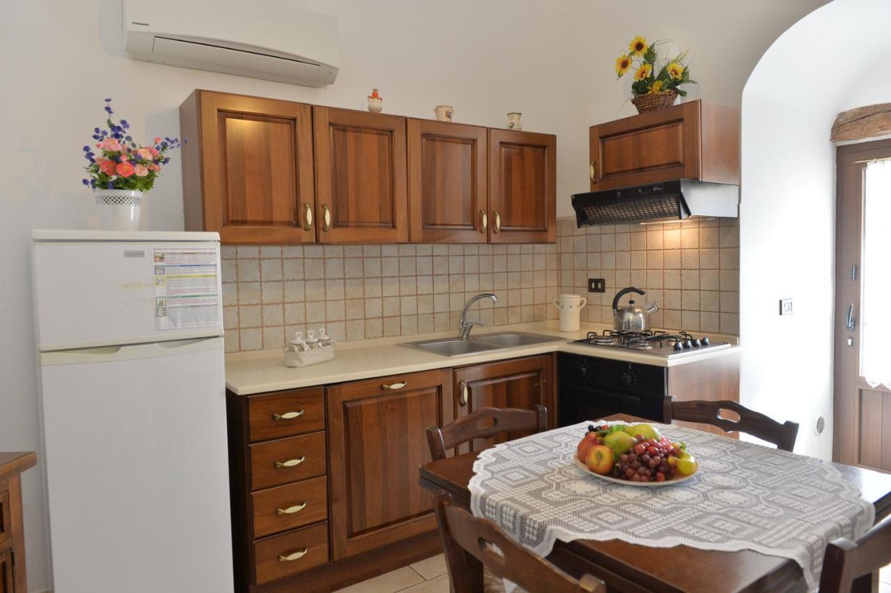I Trulli Del Nonno Michele Guest House อัลเบโรเบลโล ภายนอก รูปภาพ